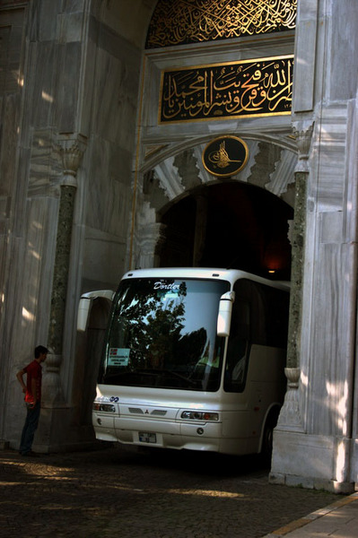 Squeezing through the gates of the palace